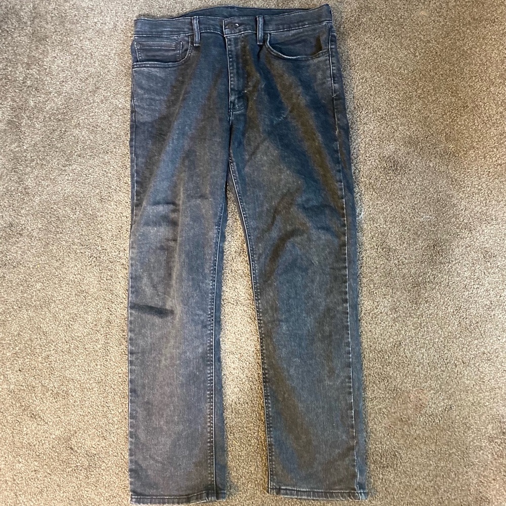 Levi's Mens 541 Jeans- W34 L30. Distressed look on black jeans